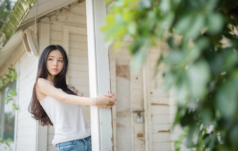 “不行，今日我一定要见到主公！”刘璝冷哼一声，厉声喝道，说着就要往里闯，几名守卫不依，双方在刺史府外纠缠在一起。